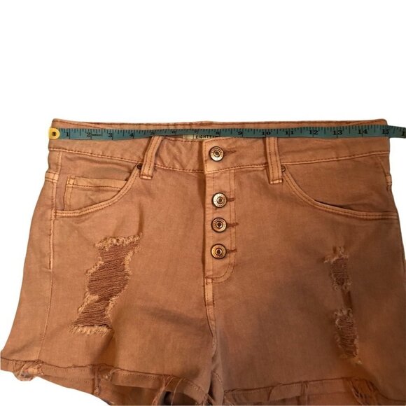Eighty Two Distressed Shorts in Salmon Size  5 - Picture 3 of 14